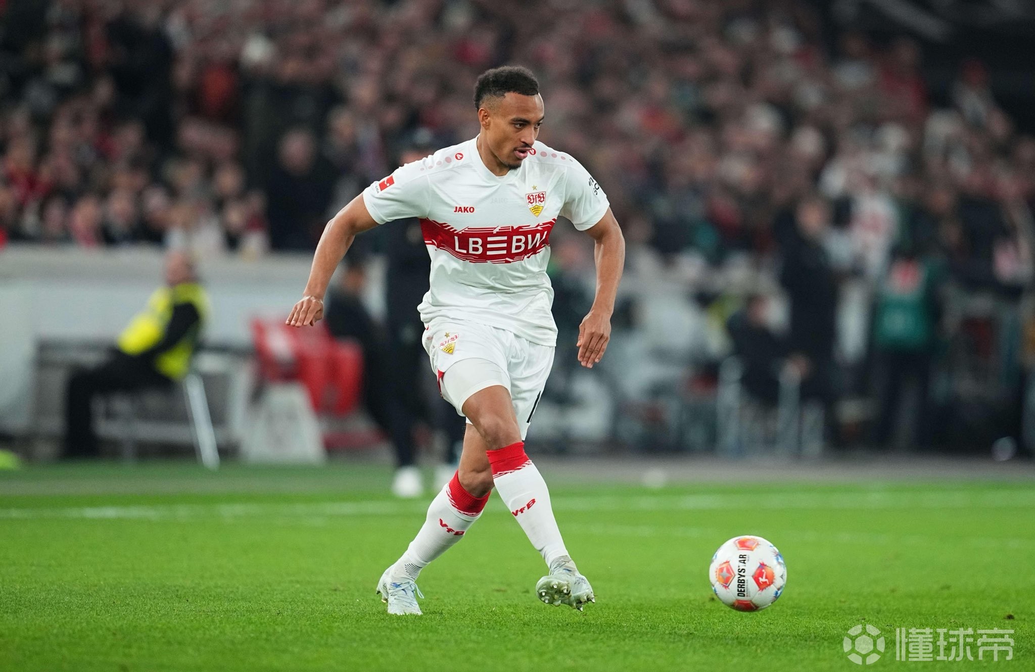 德天空：若夏窗报价达到5000万欧，斯图加特愿放走莱韦林