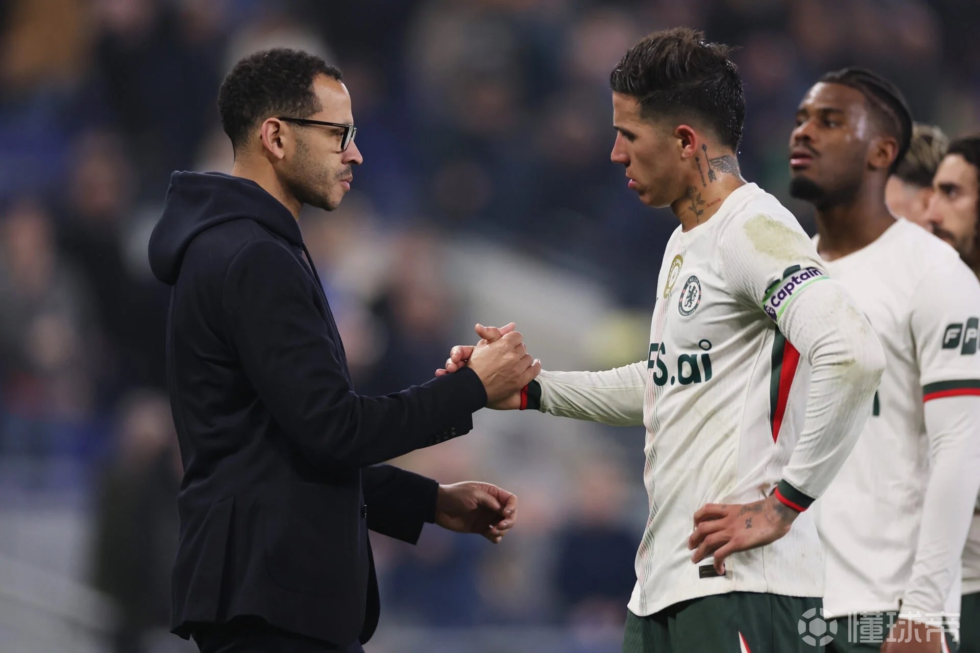 记者：切尔西高层支持罗塞尼尔对恩佐停赛两场的处罚决定