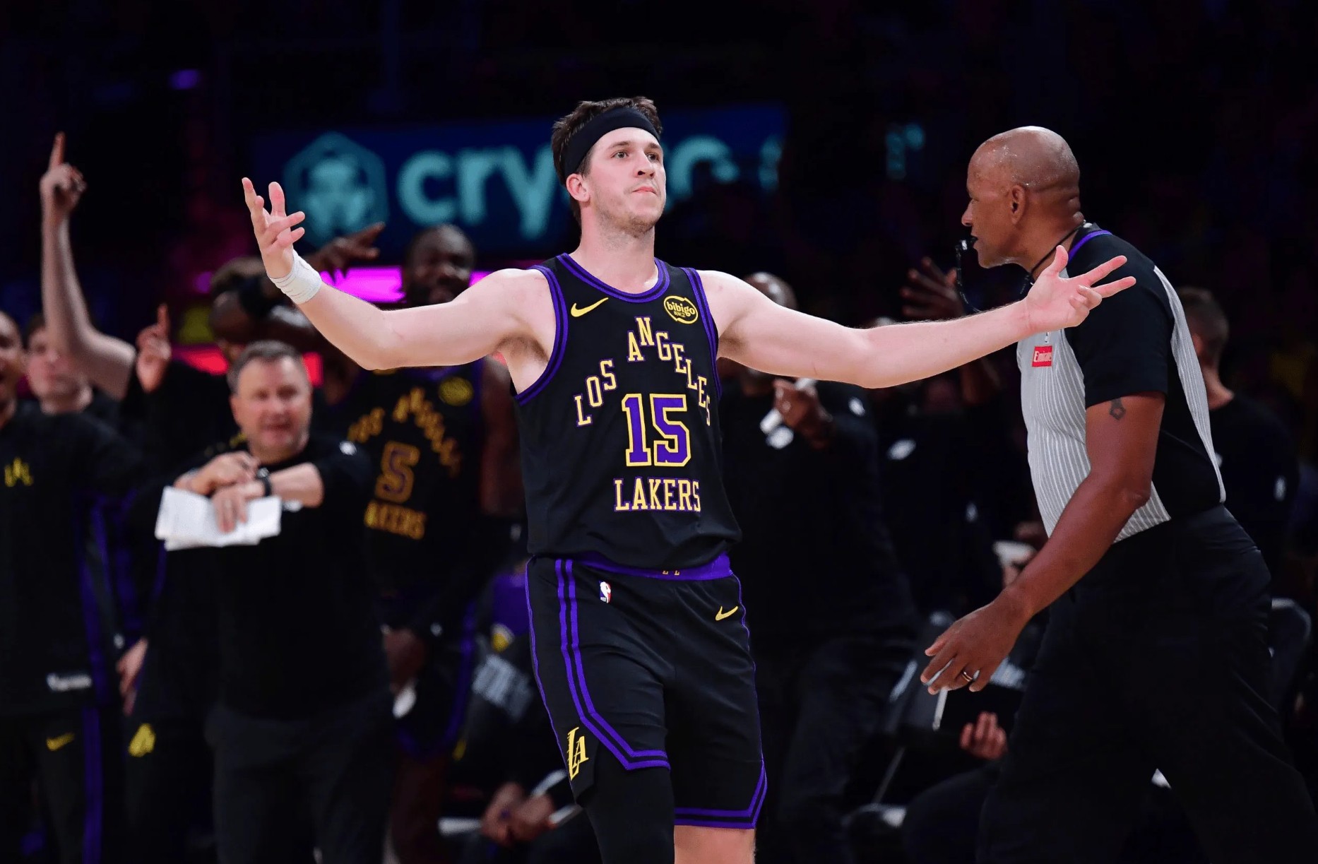 记者：里夫斯有望签下五年超2.2亿美元合同，他本人不想离开湖人