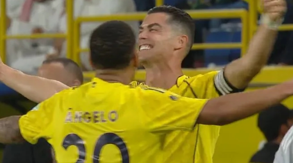 C罗本场数据：8射门3射正进2球 2次错失良机