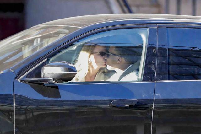 姆巴佩新恋情曝光！约会网飞尤物，竟是队友前绯闻女友？