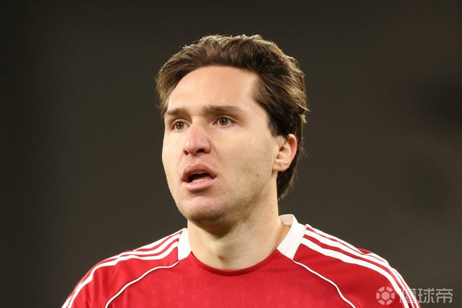 基耶萨因身体原因离开国家队后却能为红军出战，引意大利球迷愤怒