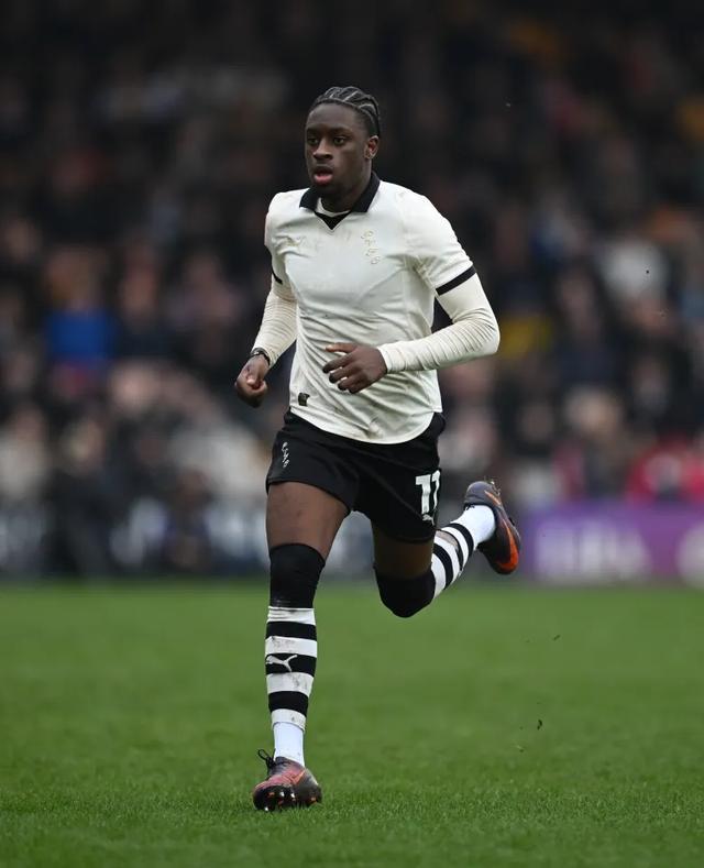 从快递小哥到足总杯踢切尔西，他的恩师竟坐在对面教练席！