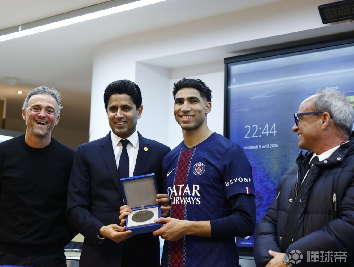 完成里程碑之战，阿什拉夫获得巴黎200场纪念奖牌