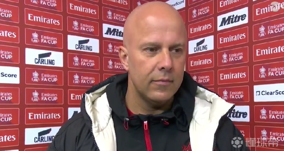 斯洛特谈伊萨克替补：希望他能赶上周三对阵巴黎的比赛