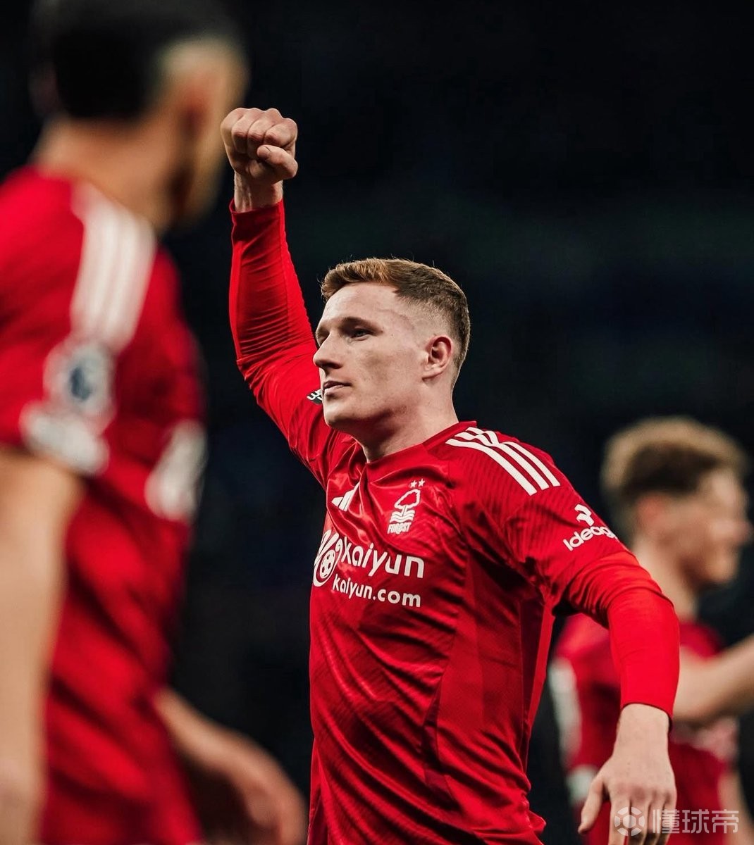 记者：曼联与曼城均计划迅速行动追求埃利奥特-安德森