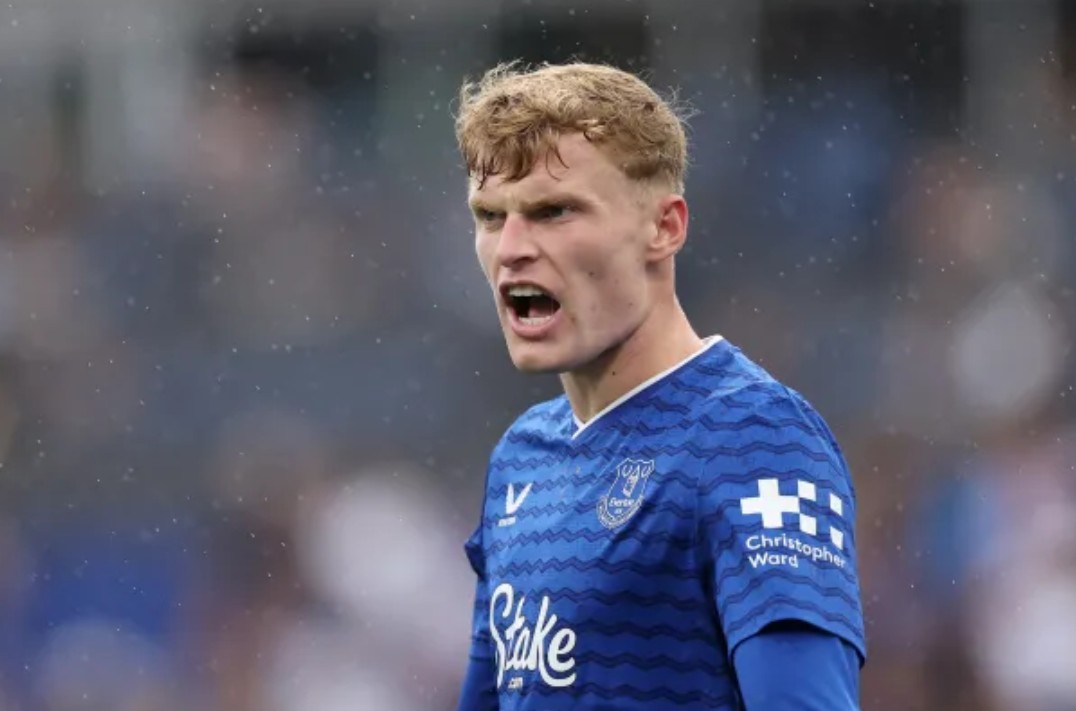 记者：2月曼联见了布兰斯韦特的团队，埃弗顿对此事态度淡定