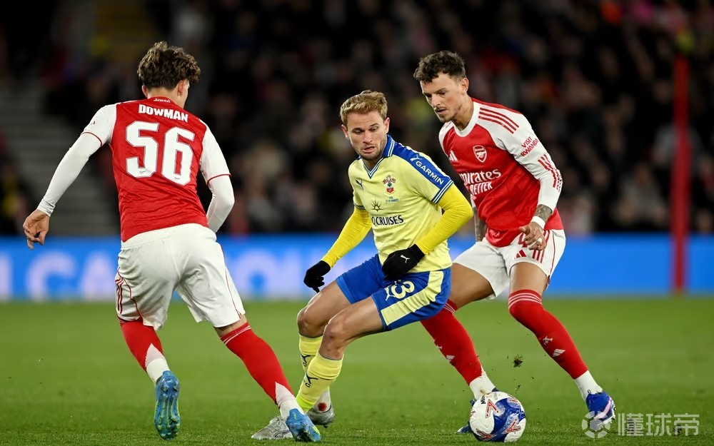 联赛杯之后是足总杯，阿森纳近两场比赛连丢两冠