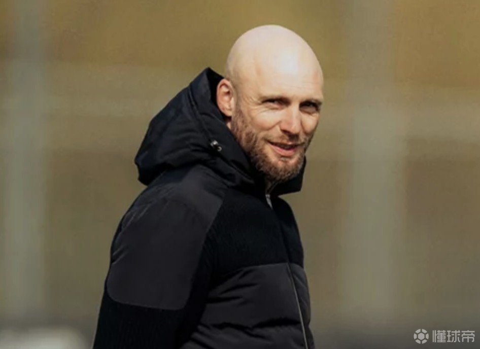 布克：和施洛特贝克的交流很愉快；他的言论不是批评多特和我