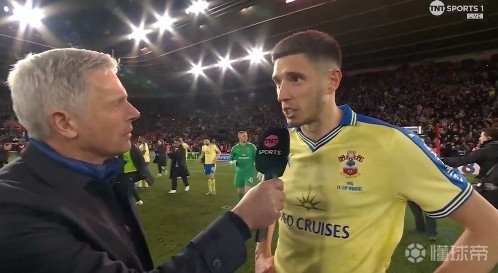 斯图尔特：击败枪手的感觉太不可思议了，首先功劳要给主教练