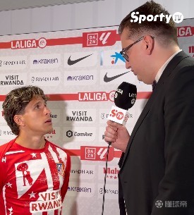 朱利亚诺：赫拉德-马丁先碰到了球，不过那下踢人的动作很重