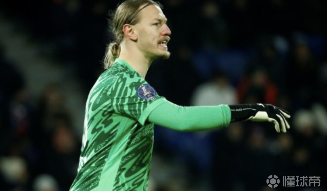 萨福诺夫：我是侵略和动脑型的门将；朗斯没给我们丢分的空间