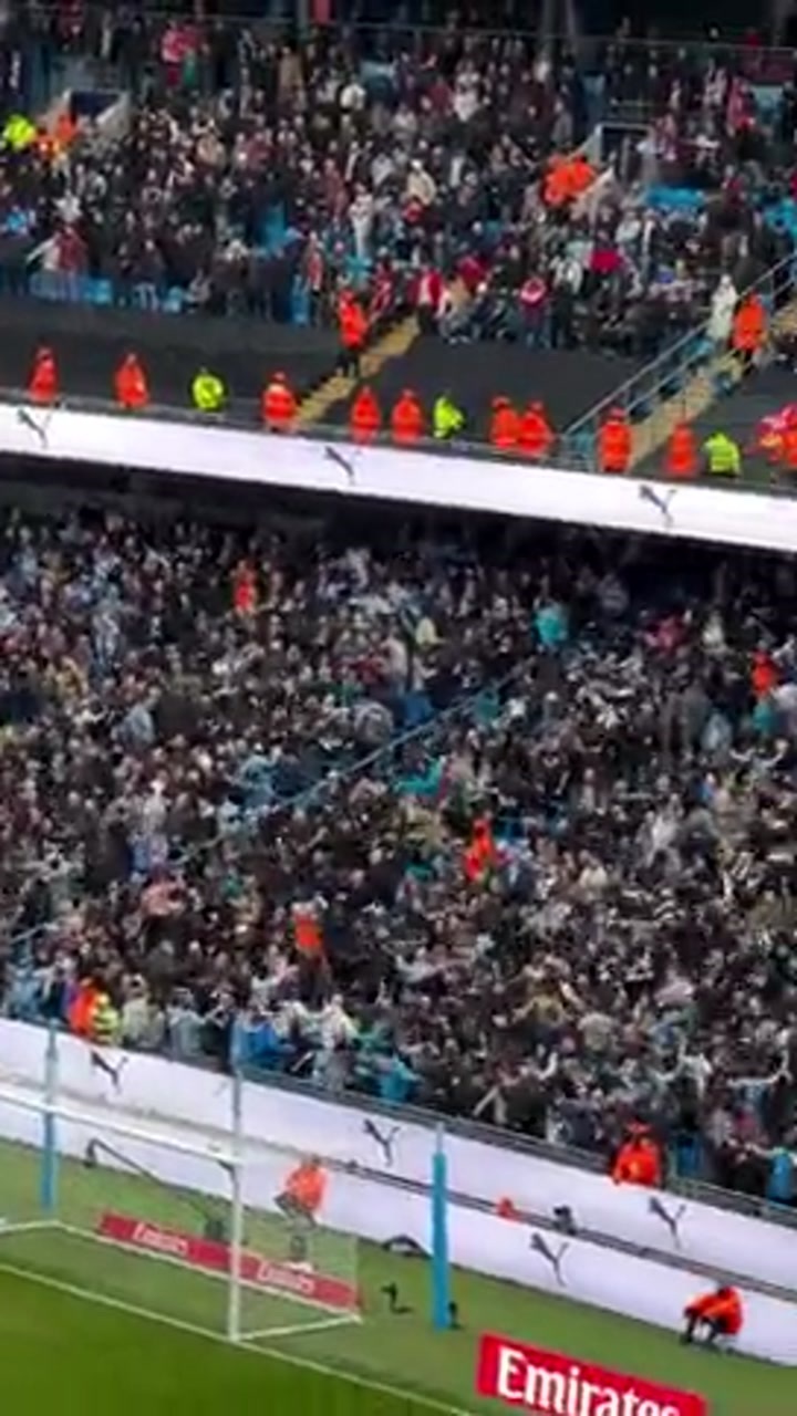 58分钟4-0利物浦 曼城球迷跳起了波兹南舞