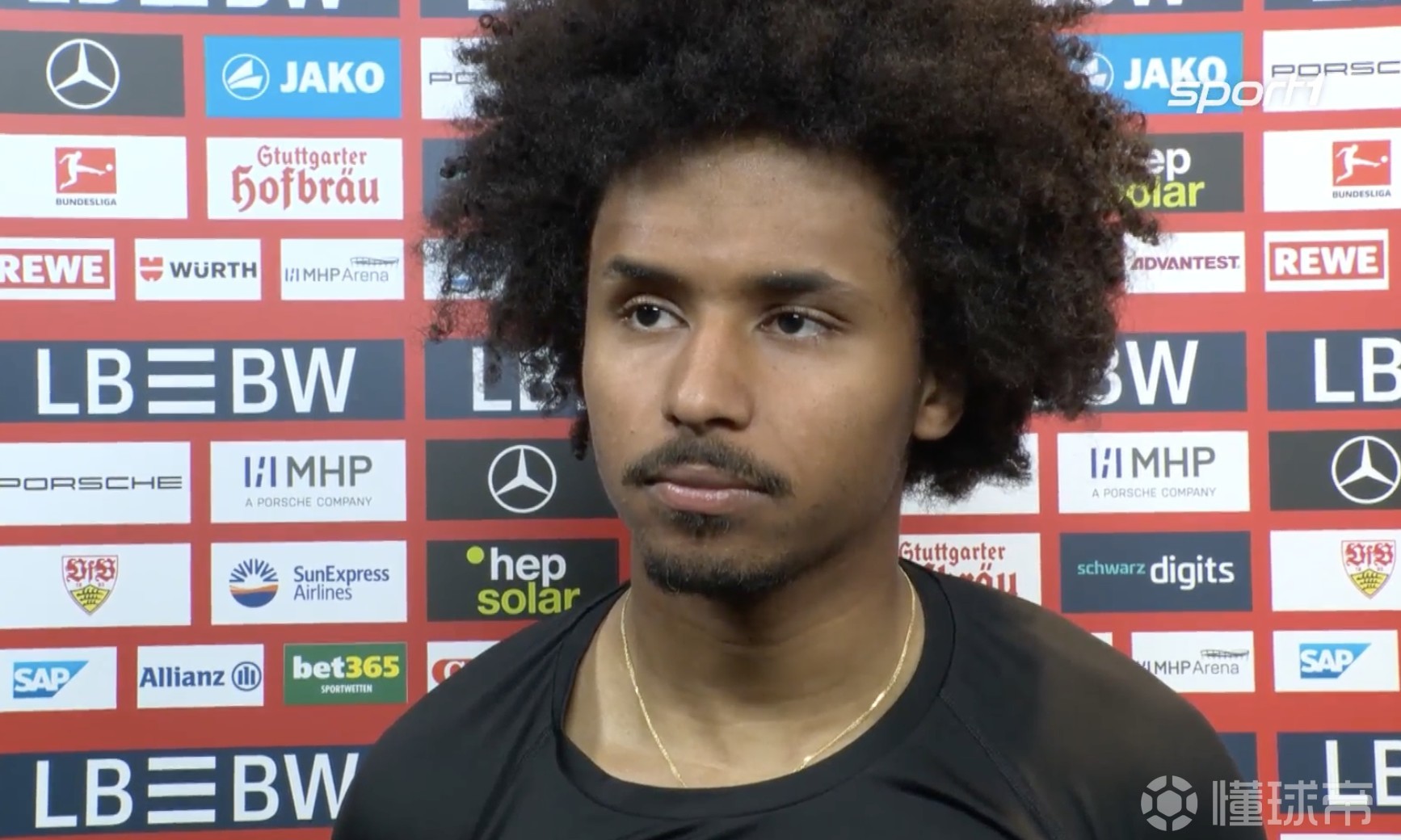 阿德耶米：通常我不挑衅球迷，但斯图加特在我们主场干过这事