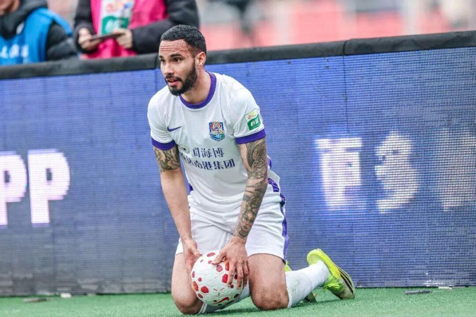 津门虎赛季首球！谢蒂内点球破门，破134天球荒，全队疯狂庆祝