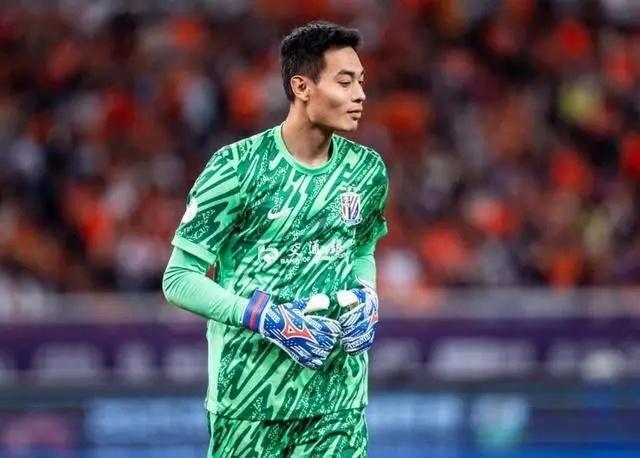 超级巨大失误！薛庆浩黄油手送礼，基莱斯门线补射，马镇机会来了