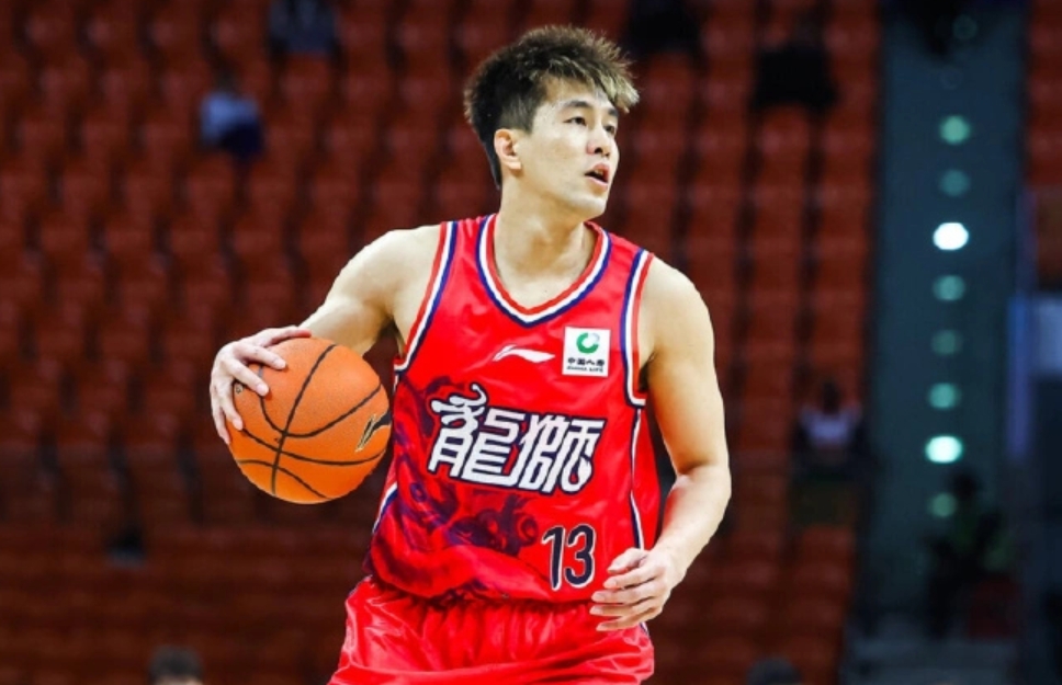 遭熟人诈骗案！郭艾伦被诈骗近千万登上热搜 已向公安机关报案