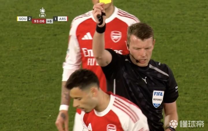前英超裁判：马丁内利推裁判该被红牌罚下，他完全不尊重裁判