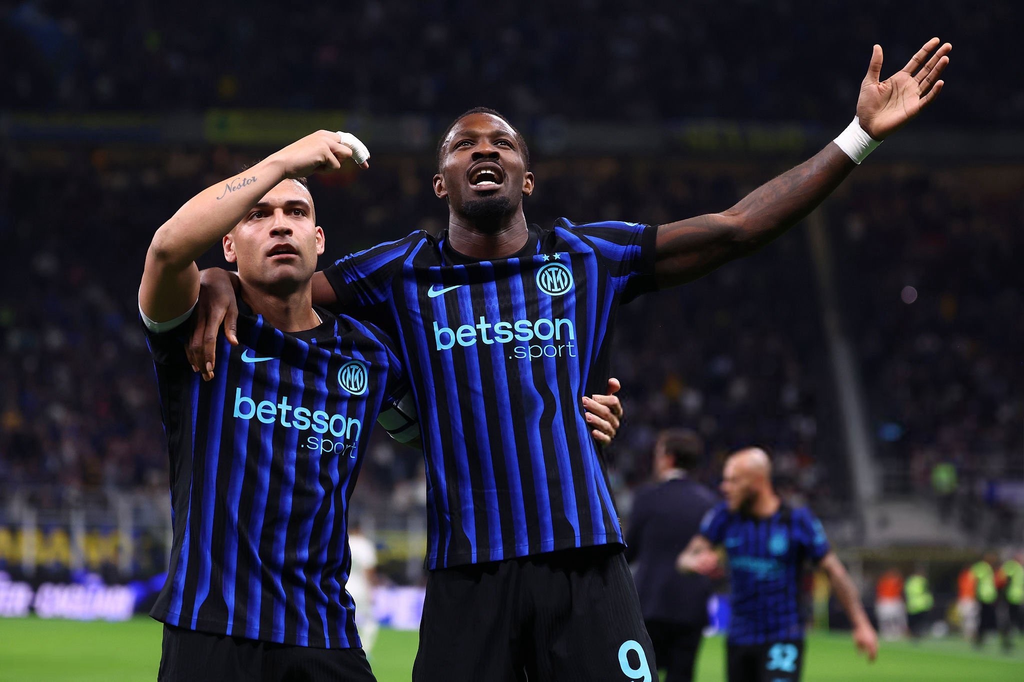 自22年以来，国米首次有球员意甲单场两次助攻同一位队友破门