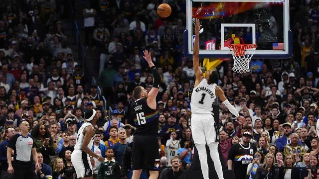 惜败掘金11连胜被终结！文班亚马不怒反笑：这是最好玩的比赛