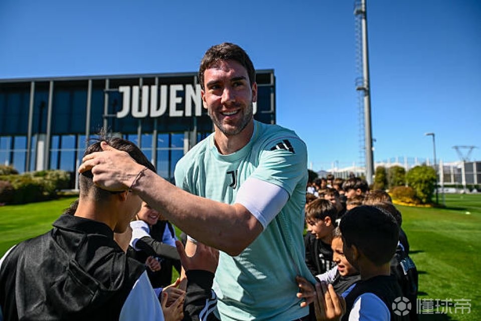 意天空：弗拉霍维奇热身时出现肌肉不适，随后直接返回更衣室