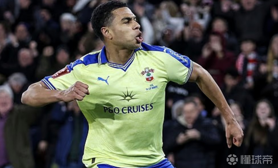 邮报：埃弗顿、曼联正在考察南安普顿中场谢伊-查尔斯