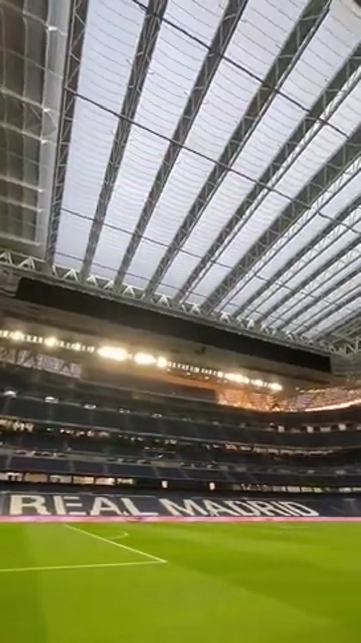 皇马球迷号：明天对阵拜仁的比赛中，伯纳乌球场的顶棚将关闭