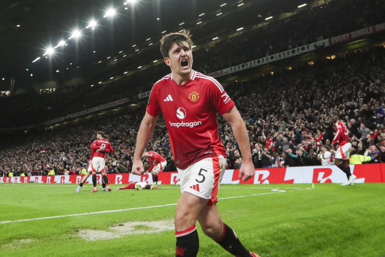 官方：曼联与33岁马奎尔续约至2027年，附带1年续约选项