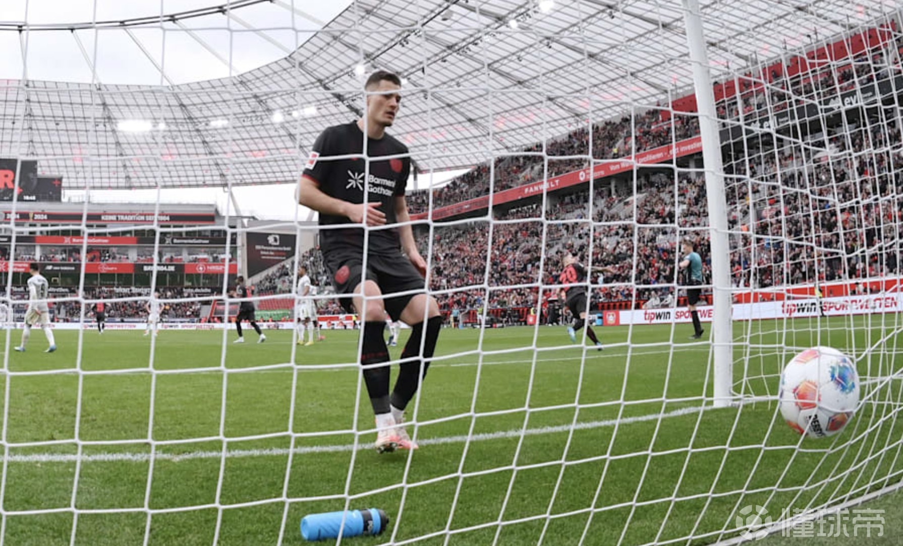 希克：成为首个打进五大联赛百球的捷克人很棒；想要欧冠资格