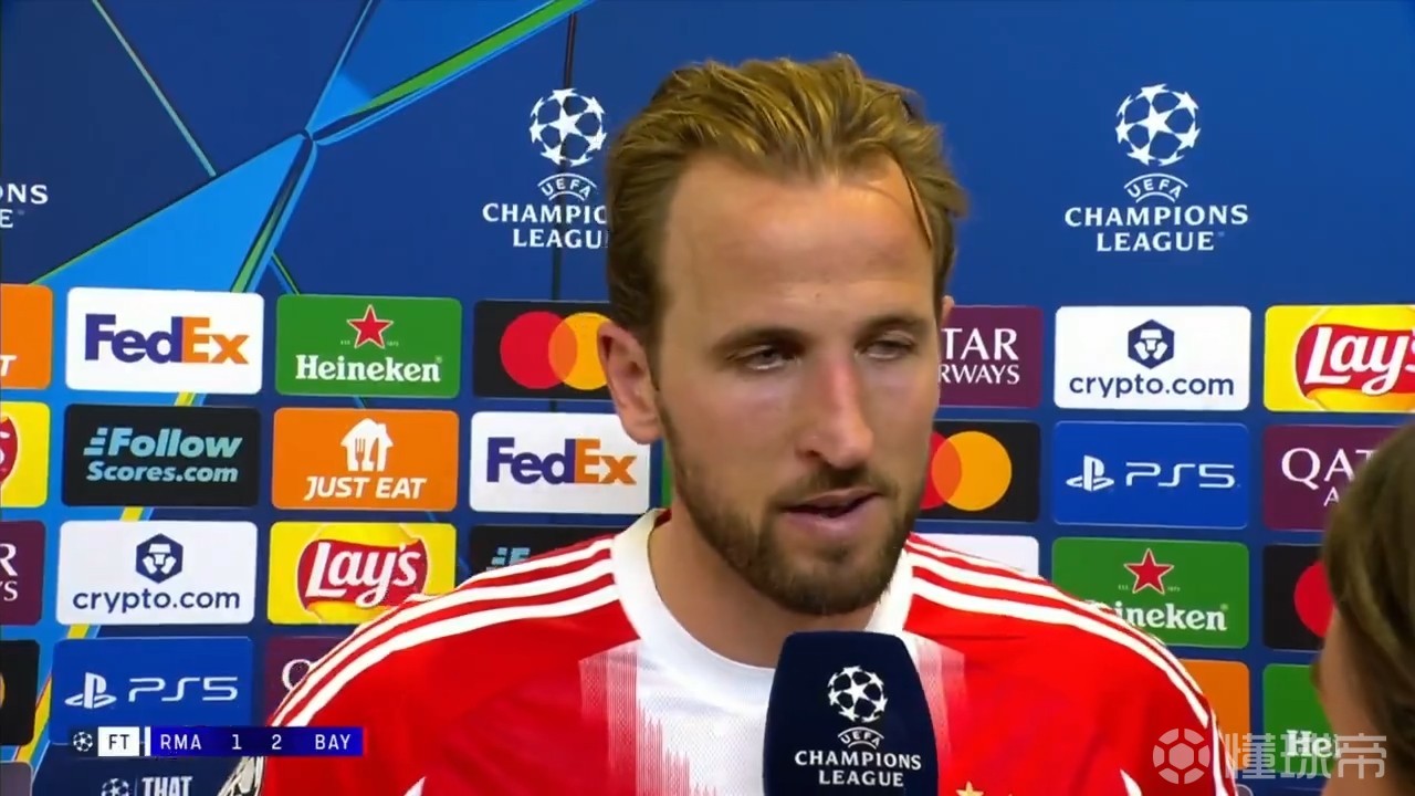 凯恩：赛后凝视着看台？其实我是在找家人，但我没找到