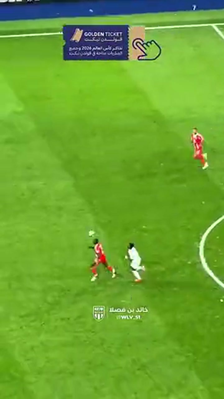 球迷实拍维尼修斯超级大单刀没打进