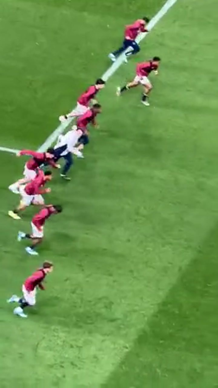 战胜葡体后 道曼、哈弗茨等球员进行赛后放松