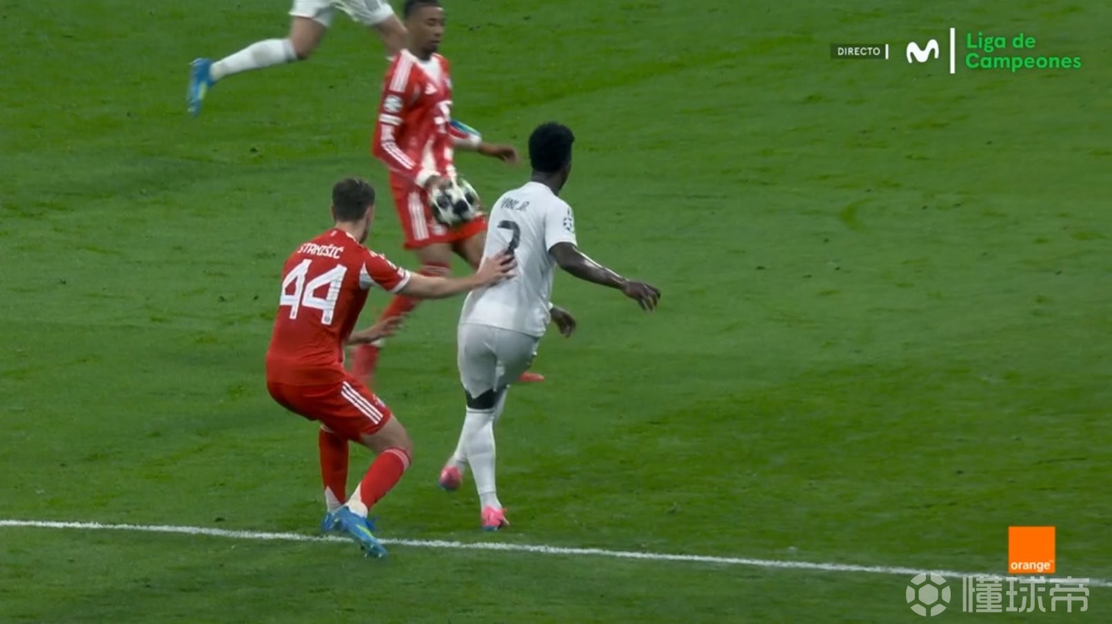 裁判分析机构：奥利塞被球击中不算手球，当时手肘处自然状态