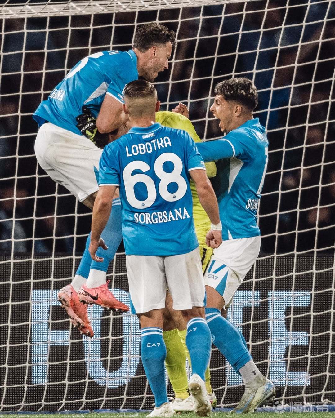 那些年那不勒斯vsAC米兰中的名场面 ……