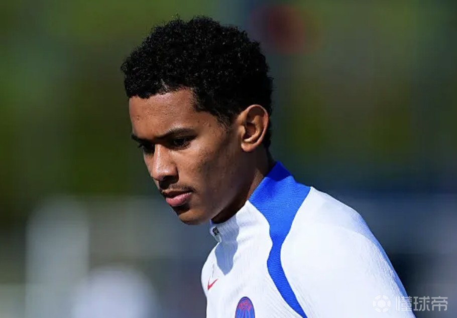 队报：马尤卢右小腿伤势已恢复，可参加对阵利物浦的比赛