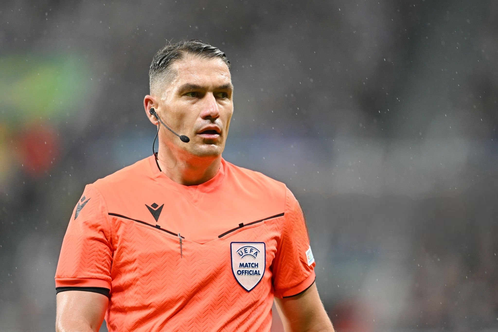 欧冠1/4决赛巴萨vs马竞裁判选派：罗马尼亚裁判科瓦奇主哨