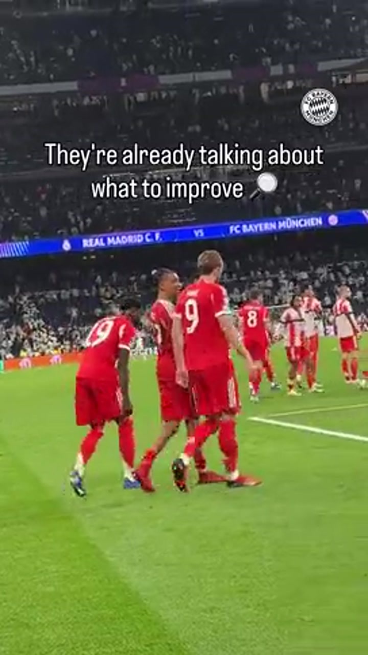 不满足！拜仁球员谢场时仍在讨论比赛