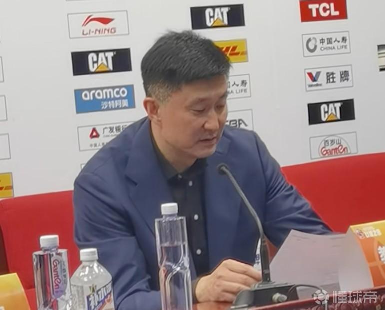 杜锋：王洪泽今晚打得非常棒，缺兵少将仍拼下比赛让我很感动