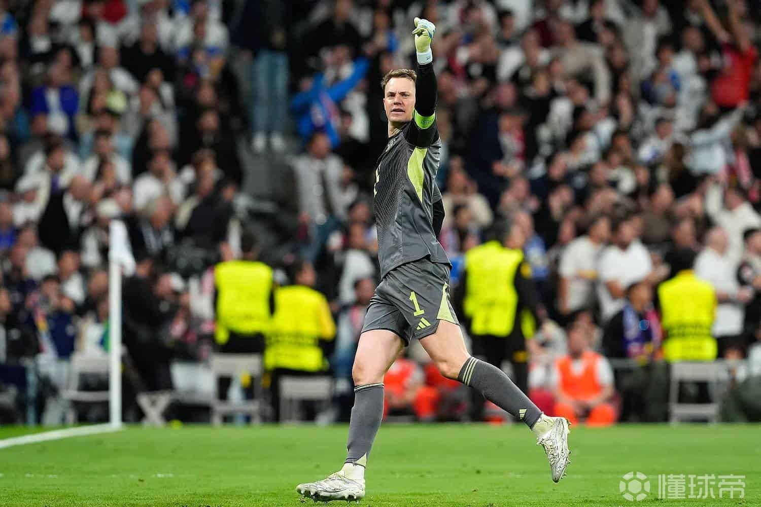 续约？诺伊尔：一切皆有可能，我喜欢与这些队友、教练共事