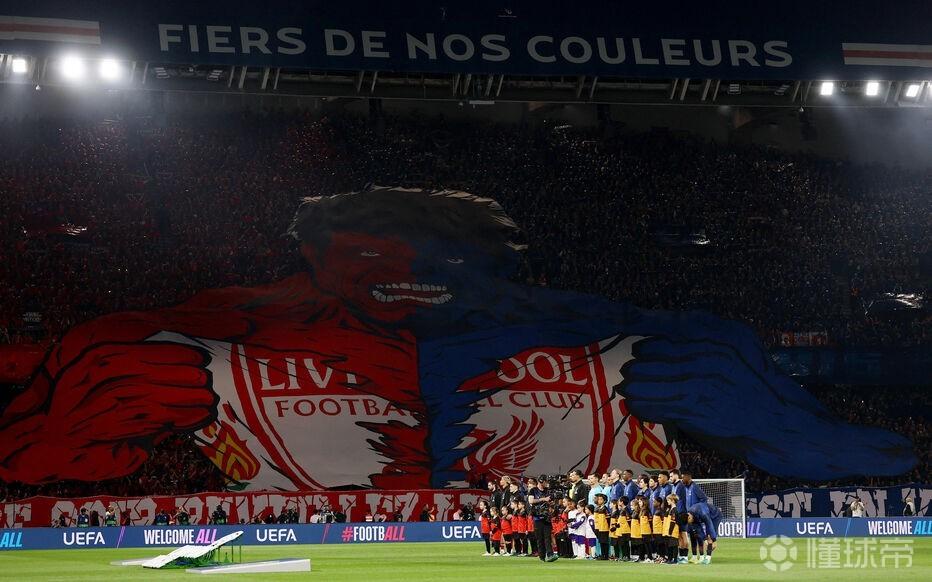震撼，巴黎战利物浦TIFO：“今晚，唤醒你心中的绿巨人”