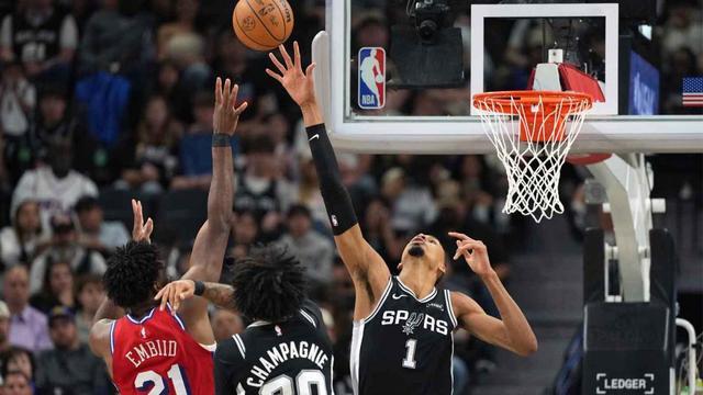 恩比德军训文班亚马！逆天后撤步看傻76人替补席