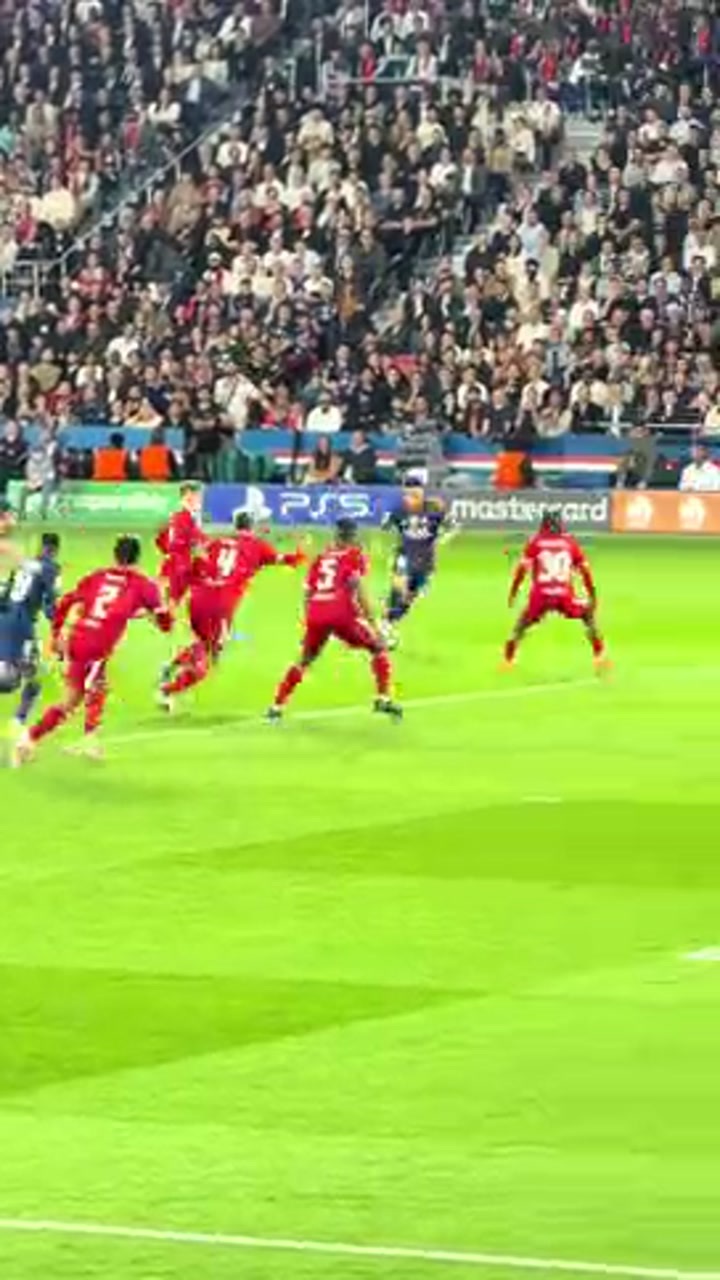 实拍登贝莱连过数人 杜埃兜射破门