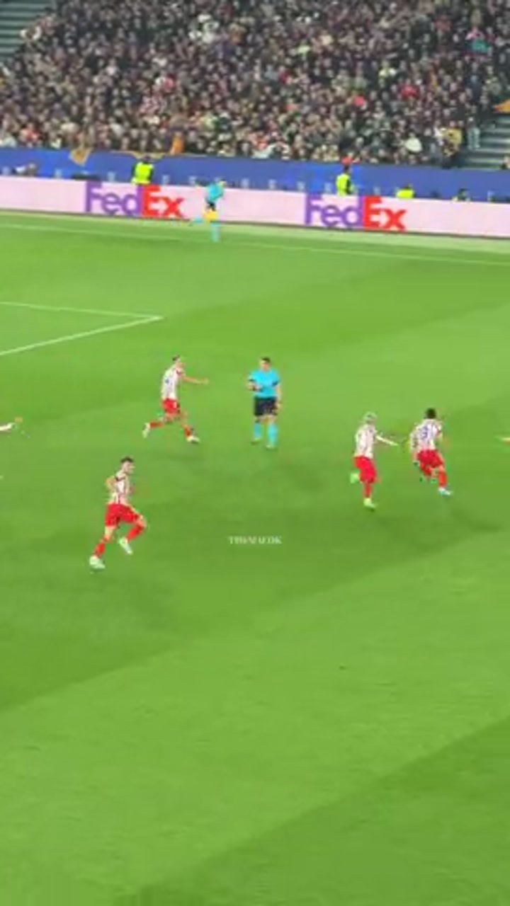 实拍阿尔瓦雷斯任意球世界波破门