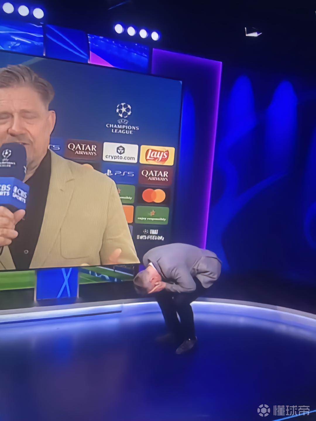 舒梅切尔讽刺利物浦“防线稳固”，卡拉格和亨利直接笑疯了