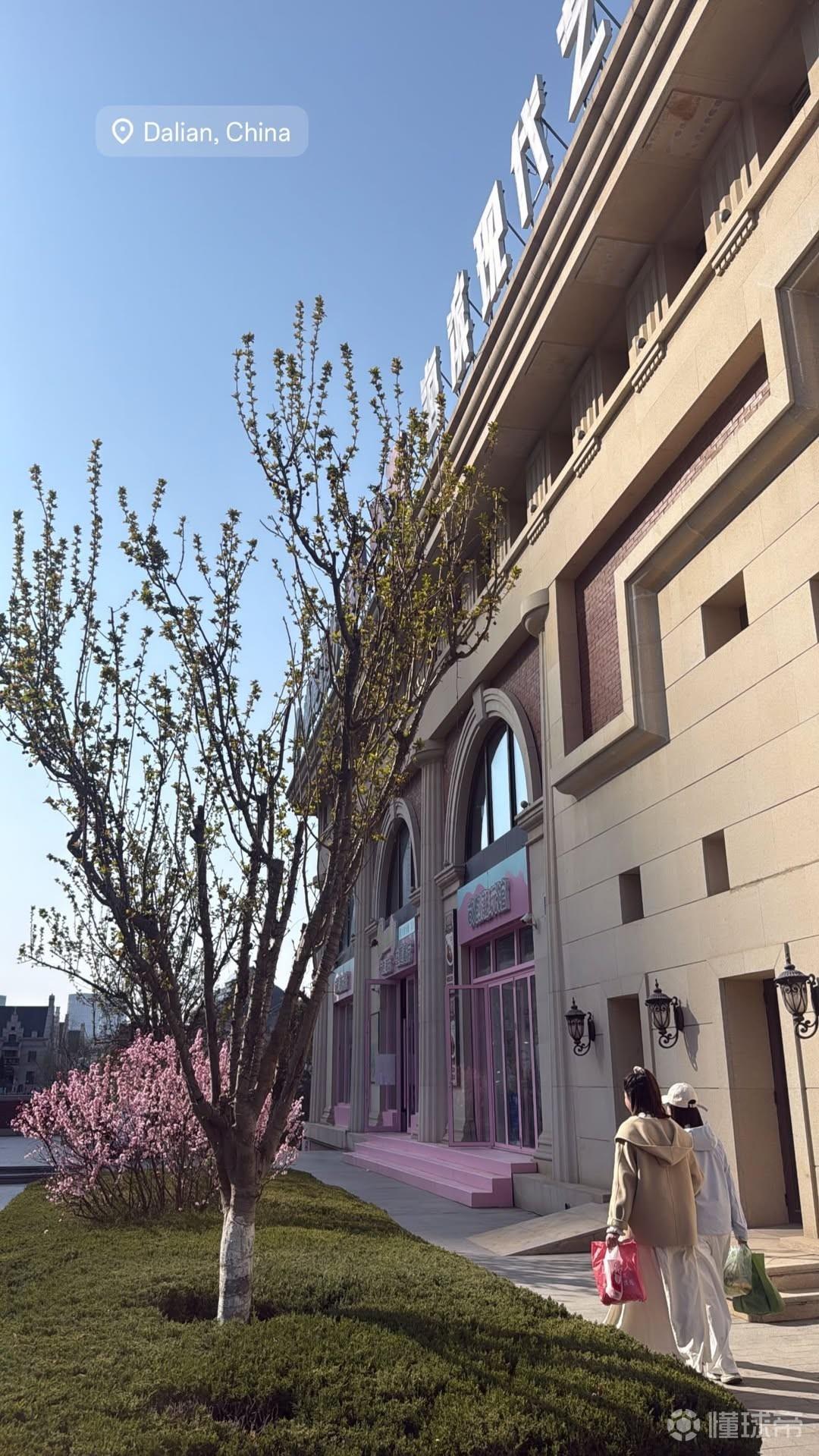 家人来华，斯坦丘妻子分享在大连的照片