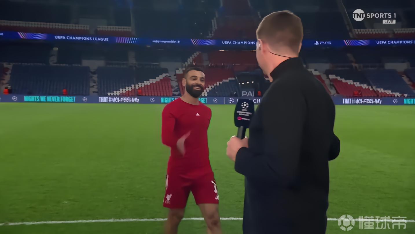 枯坐90分钟，萨拉赫赛后与杰拉德打招呼后拒绝了采访请求