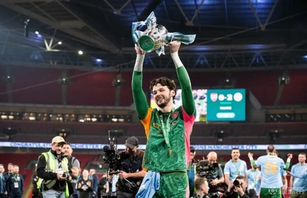 曼晚跟队：曼城想留住特拉福德，但目前来看他夏窗肯定离队