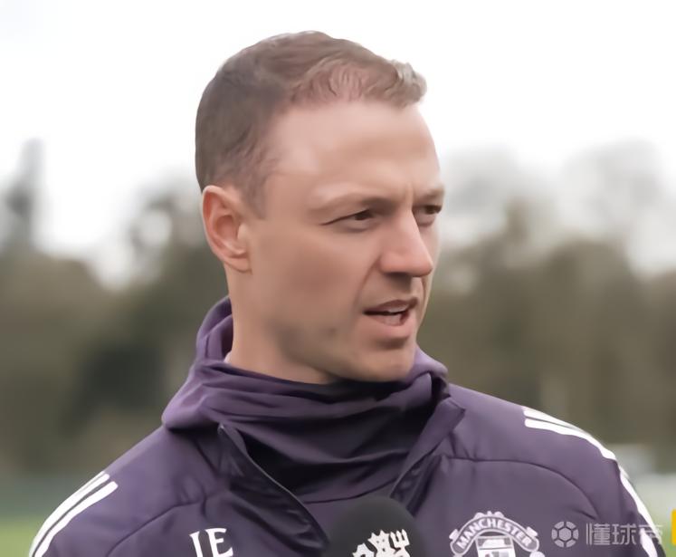 埃文斯：一下变成队友们的教练不适应，大概一两周才调整过来