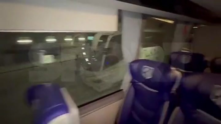 赛前马竞大巴玻璃被巴萨球迷砸碎