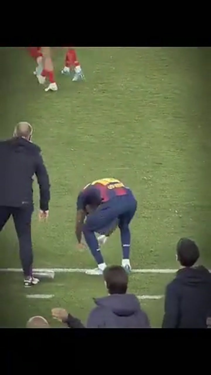 失望至极！亚马尔看到库巴西被罚下后的反应